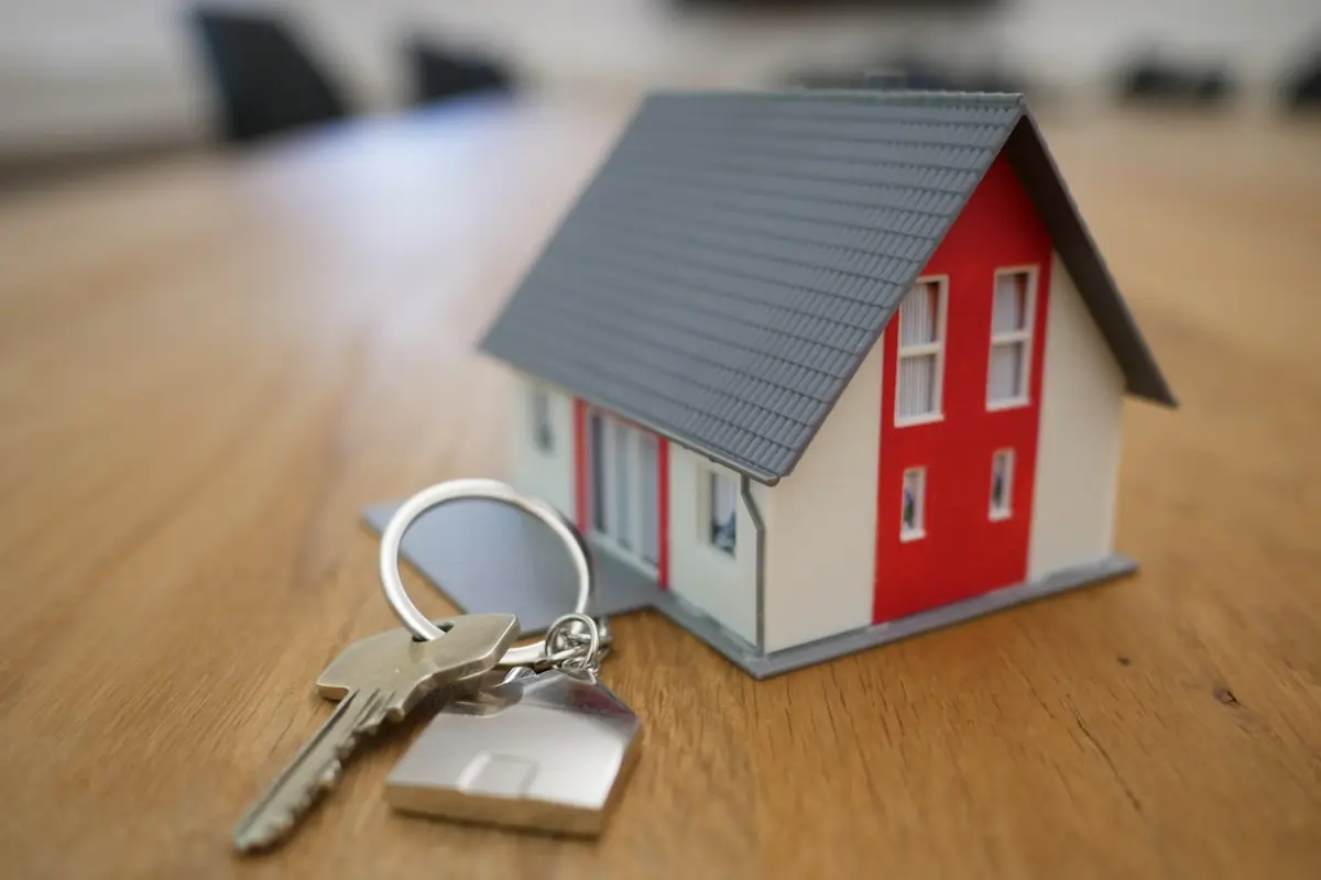 House keys and contract for a real estate closing